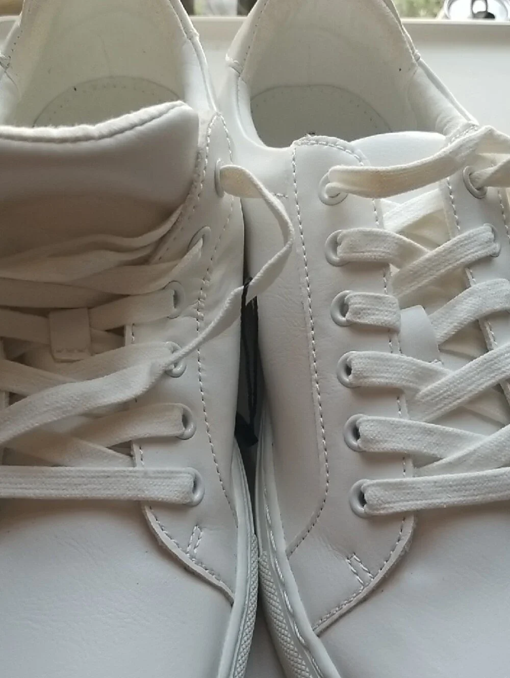 Banana Republic White Men's Low-Top Sneakers